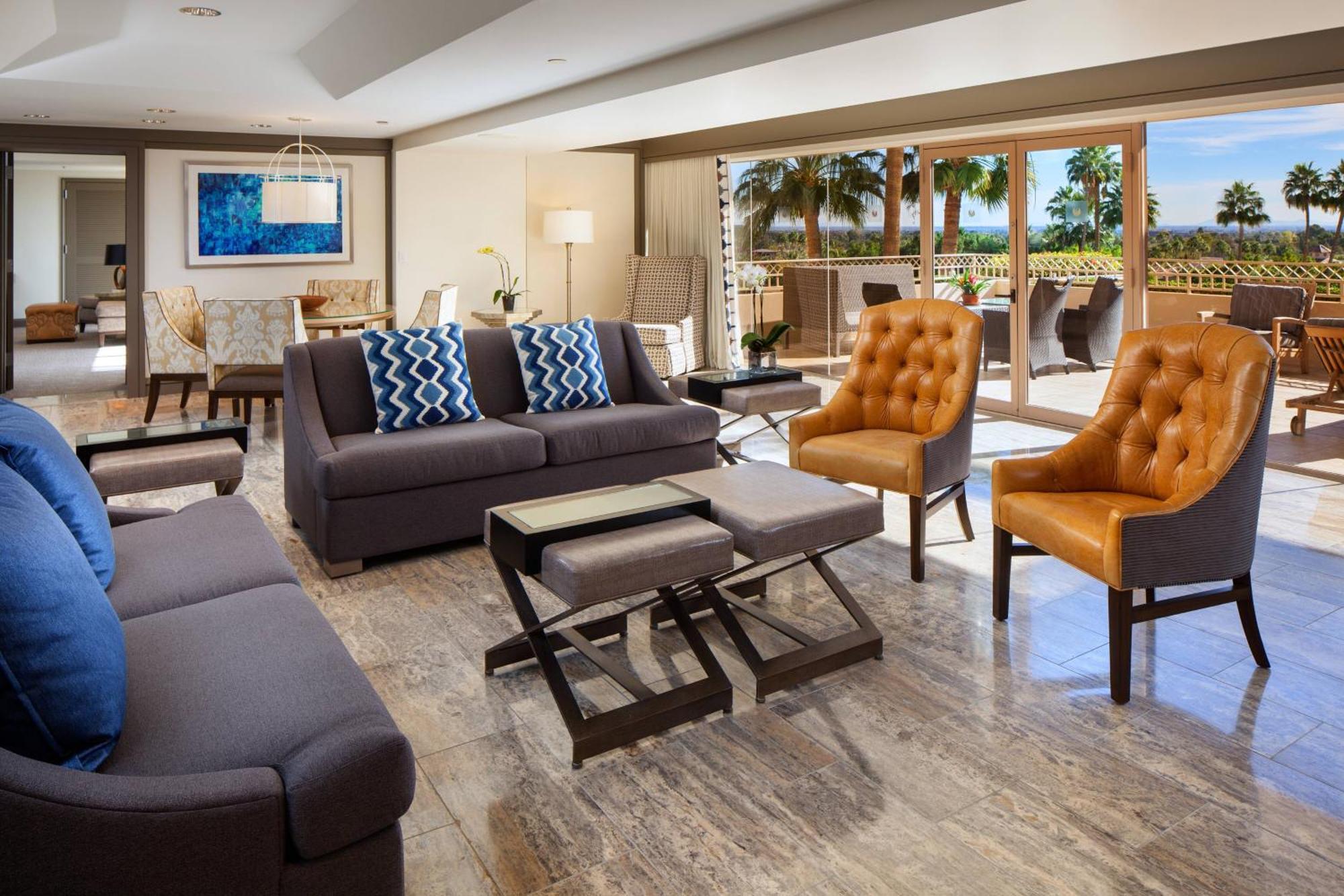 The Phoenician, A Luxury Collection Resort, Station touristique