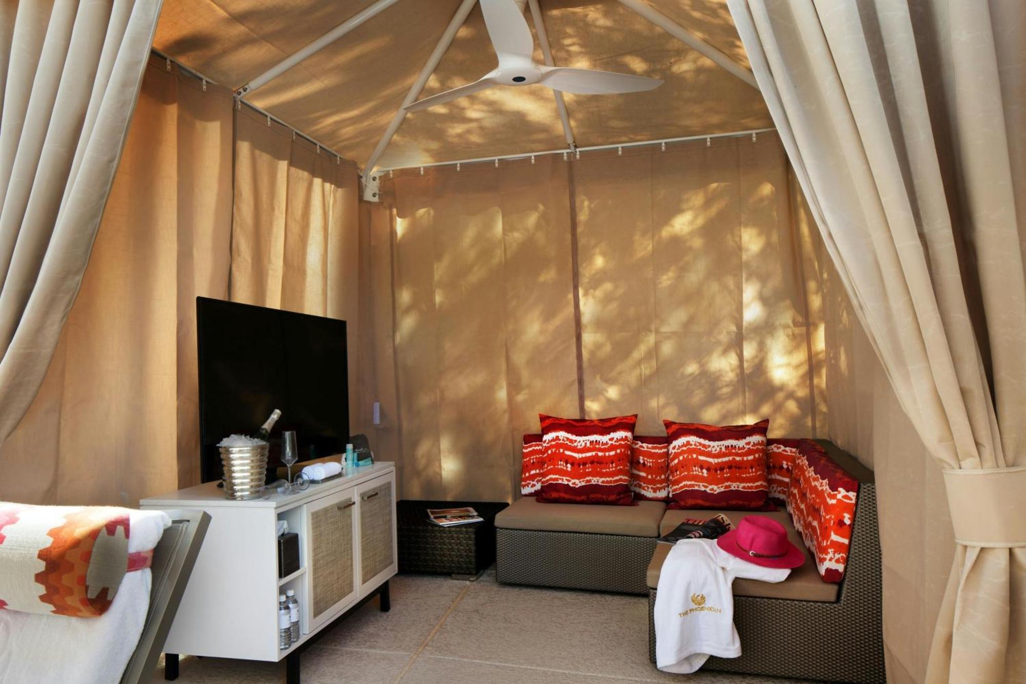 The Phoenician, A Luxury Collection Resort, Station touristique
